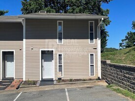 2425 Tantelon Pl in Winston-Salem, NC - Building Photo