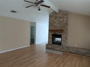 2005 Holly Springs Dr in Taylor, TX - Building Photo - Building Photo