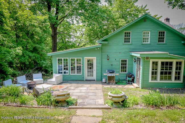 33 High St in Chatham, NY - Building Photo - Building Photo