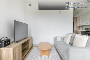 89 E Dedham St in Boston, MA - Building Photo