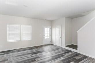 105 Dogwood Village Trl, Unit Unit C in Mooresville, NC - Building Photo - Building Photo