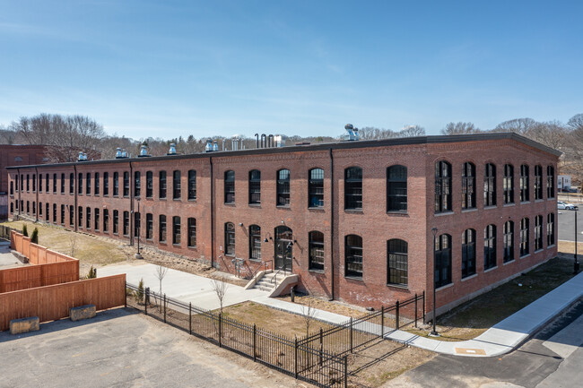 Lincoln Lofts in Lincoln, RI - Foto de edificio - Building Photo