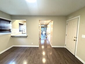 2411 E Yesler Wy in Seattle, WA - Building Photo - Building Photo