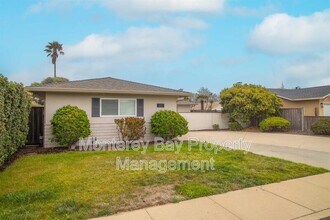 3300 Steven Ct in Marina, CA - Foto de edificio - Building Photo