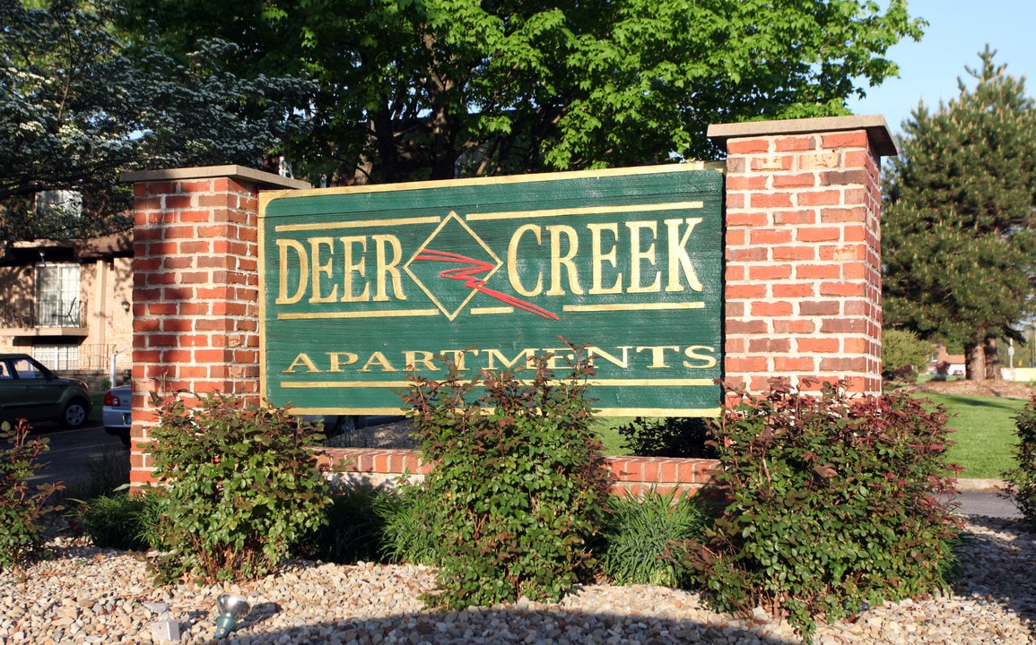 Deer Creek Apartments in Austintown, OH - Foto de edificio