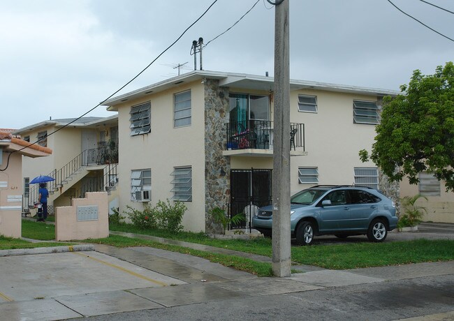 644 SW 10th St in Miami, FL - Building Photo - Building Photo