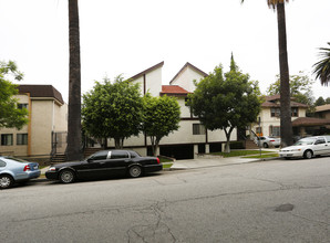 Cedar Townhomes in Glendale, CA - Building Photo - Building Photo