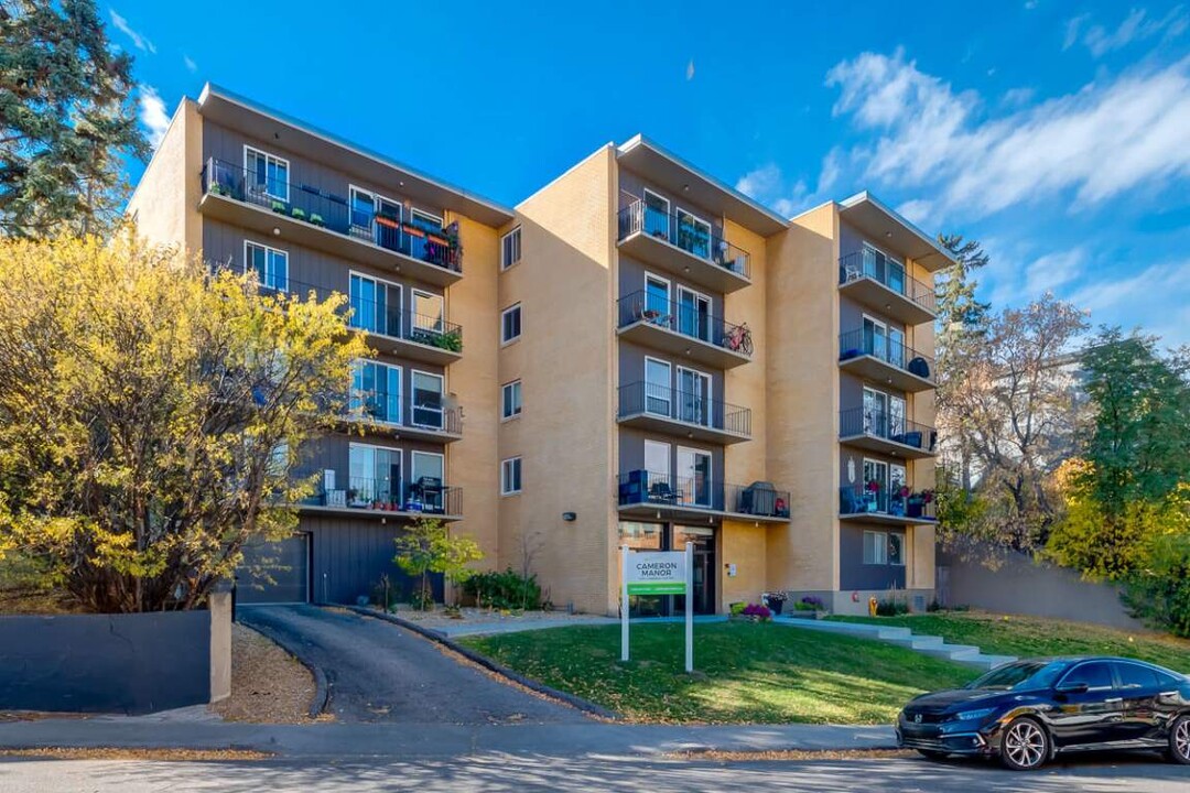 Cameron Manor in Calgary, AB - Building Photo