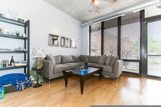 1000 N Kingsbury St, Unit 106 in Chicago, IL - Building Photo - Building Photo