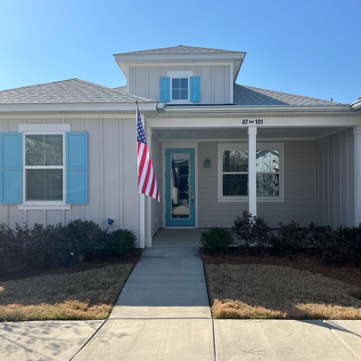 67 Barefoot Ln. in Hardeeville, SC - Building Photo