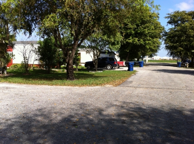 Twin Palms Mobile Home Park in Belle Glade, FL - Building Photo