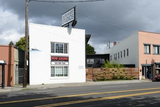 Laurelhurst Studios in Portland, OR - Foto de edificio - Building Photo