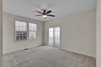 24606 Byrne Meadow Sq in Aldie, VA - Building Photo - Building Photo