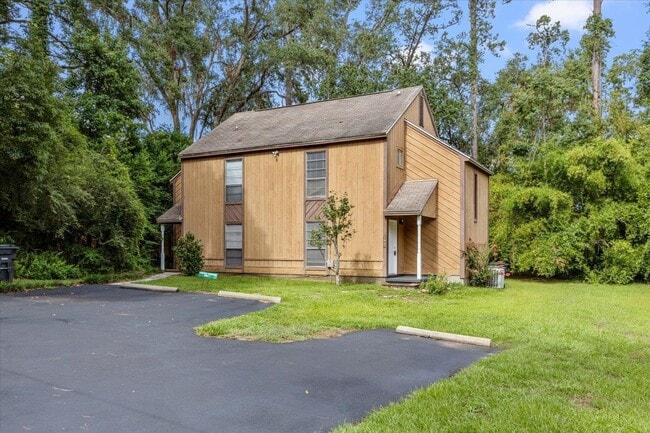 1557 Live Oak Dr in Tallahassee, FL - Building Photo - Building Photo