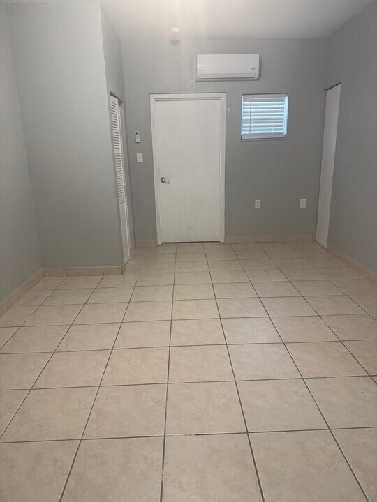 12721 SW 209th St in Miami, FL - Foto de edificio