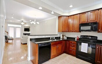 250 E Delaware Ave in Southern Pines, NC - Building Photo - Building Photo