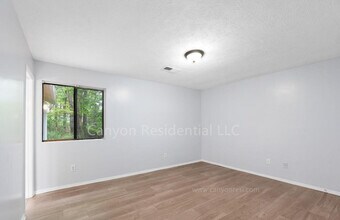 5825 Vernier Dr SW in College Park, GA - Building Photo - Building Photo