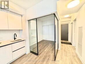 108-2108 Peter St in Toronto, ON - Building Photo - Building Photo