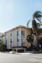 Park Plaza Apartments in Los Angeles, CA - Foto de edificio - Building Photo