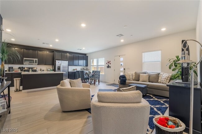 property at 292 Whitney Crst St