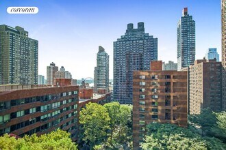 200 E 94th St in New York, NY - Building Photo - Building Photo