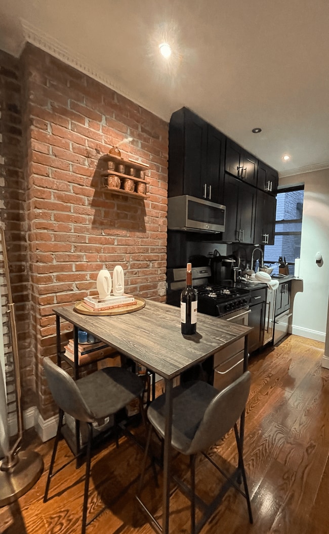 438 W 52nd St in New York, NY - Building Photo - Building Photo
