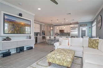 18256 Creekside Preserve Loop, Unit 201 in Ft. Myers, FL - Foto de edificio - Building Photo