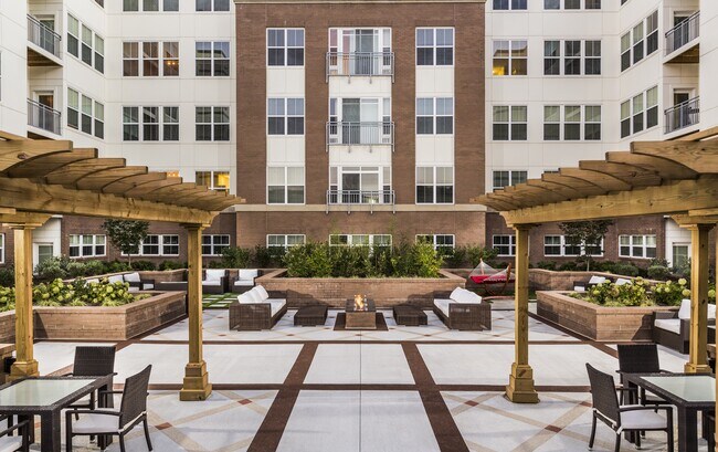 Contempo NOVA in Alexandria, VA - Foto de edificio - Building Photo
