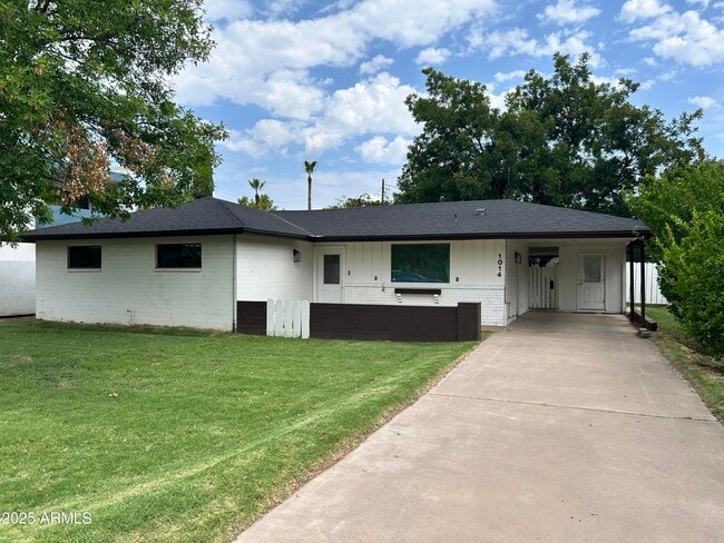 property at 1014 E Orange Dr