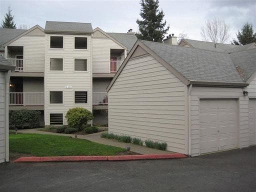 Lexington Apartments in Beaverton, OR - Foto de edificio