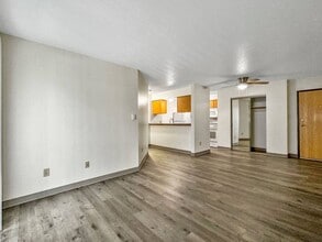 Hamlet Apartments in West Des Moines, IA - Foto de edificio - Building Photo