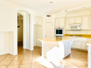 9503 Shadowgrove Dr in Rancho Cucamonga, CA - Foto de edificio - Building Photo