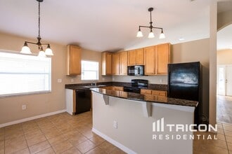 2233 Roanoke Springs Dr in Ruskin, FL - Building Photo - Building Photo