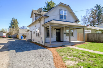 380 24th St NE in Salem, OR - Building Photo - Building Photo