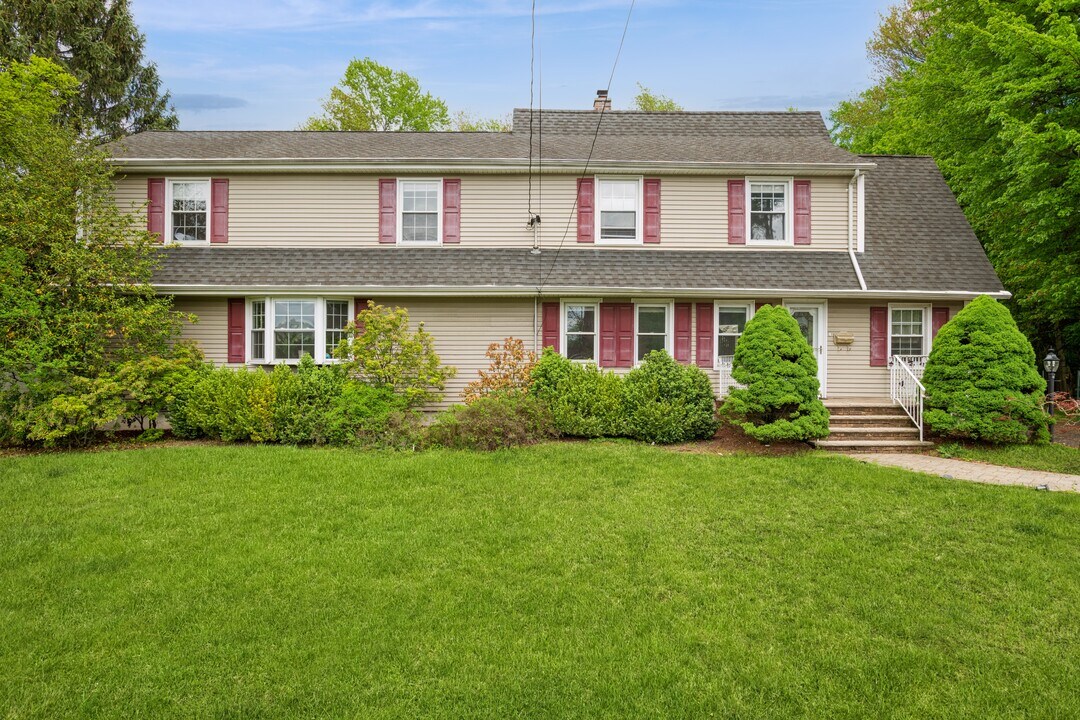 111 Herbert Ave in Closter, NJ - Building Photo