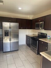 530 N Van Ness Ave, Unit 3 in Los Angeles, CA - Foto de edificio - Building Photo