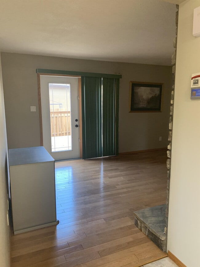 5200 43rd St NE in Chetwynd, BC - Building Photo - Building Photo