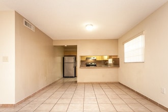 Summer Grove in Miami, FL - Foto de edificio - Interior Photo