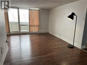 225 Harvard Pl in Waterloo, ON - Building Photo - Building Photo