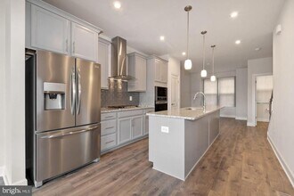 289 Phoenix Dr in Largo, MD - Building Photo - Building Photo