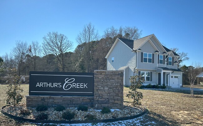 100 Arthurs Crk Dr in Goldsboro, NC - Foto de edificio - Building Photo
