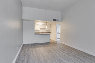 Woodbridge Apartment Homes in Phoenix, AZ - Building Photo - Interior Photo