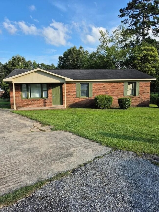 108 Woodlock Ln in Greenwood, SC - Building Photo - Building Photo