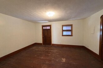 1040 Broadway, Unit 2 in Somerville, MA - Foto de edificio - Building Photo