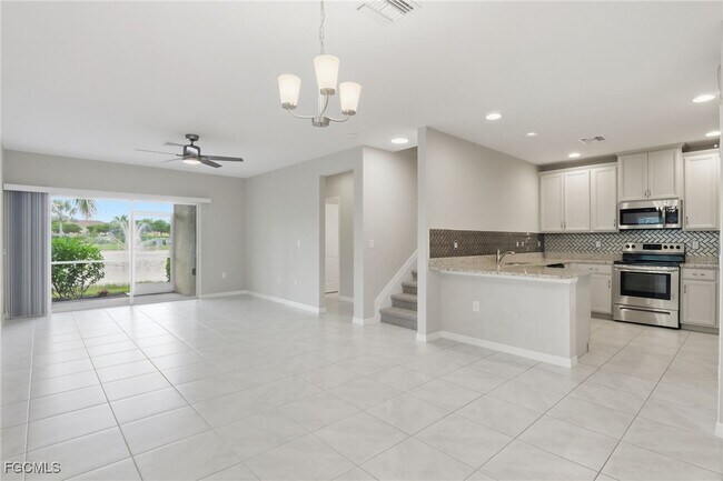 3760 Crofton Court in Ft. Myers, FL - Building Photo - Building Photo