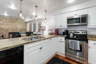 377 King St in Charleston, SC - Building Photo - Building Photo