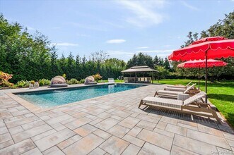 525 Rocky Point Rd in East Marion, NY - Building Photo - Building Photo