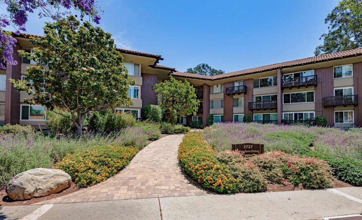 2727 Miradero Dr in Santa Barbara, CA - Building Photo