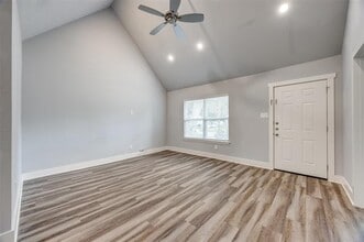 606 E 12th St in Bonham, TX - Building Photo - Building Photo