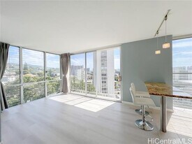 1702 Kewalo St in Honolulu, HI - Building Photo